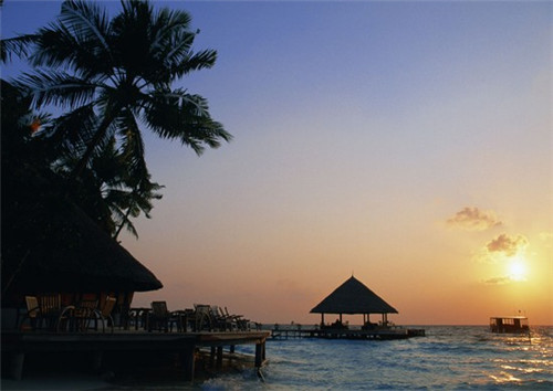 真丝连衣裙加盟投资创业什么品牌风险低，真丝连衣裙哪里拿货