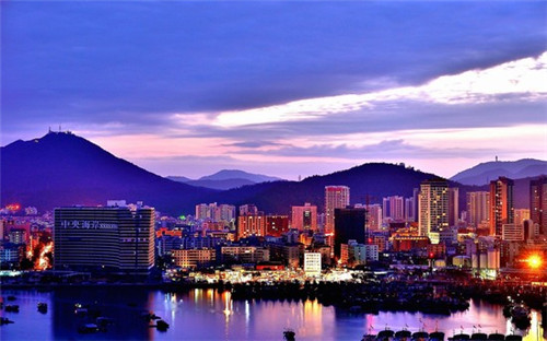 投资旋转小火锅有没有前景，加盟淘汰郎小火锅正常几年回本